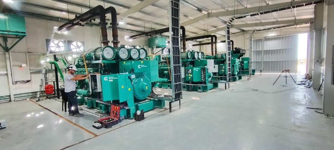 Planta de gas con infraestructura industrial y cañerías